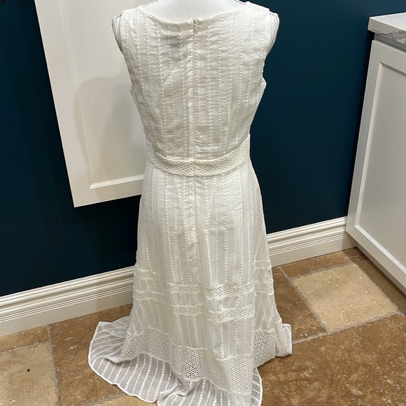 Taylor white sundress - Picture 2 of 9